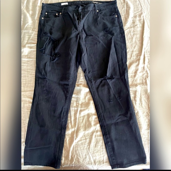 Gap distressed Girlfriend jeans. Worn once - Picture 1 of 3